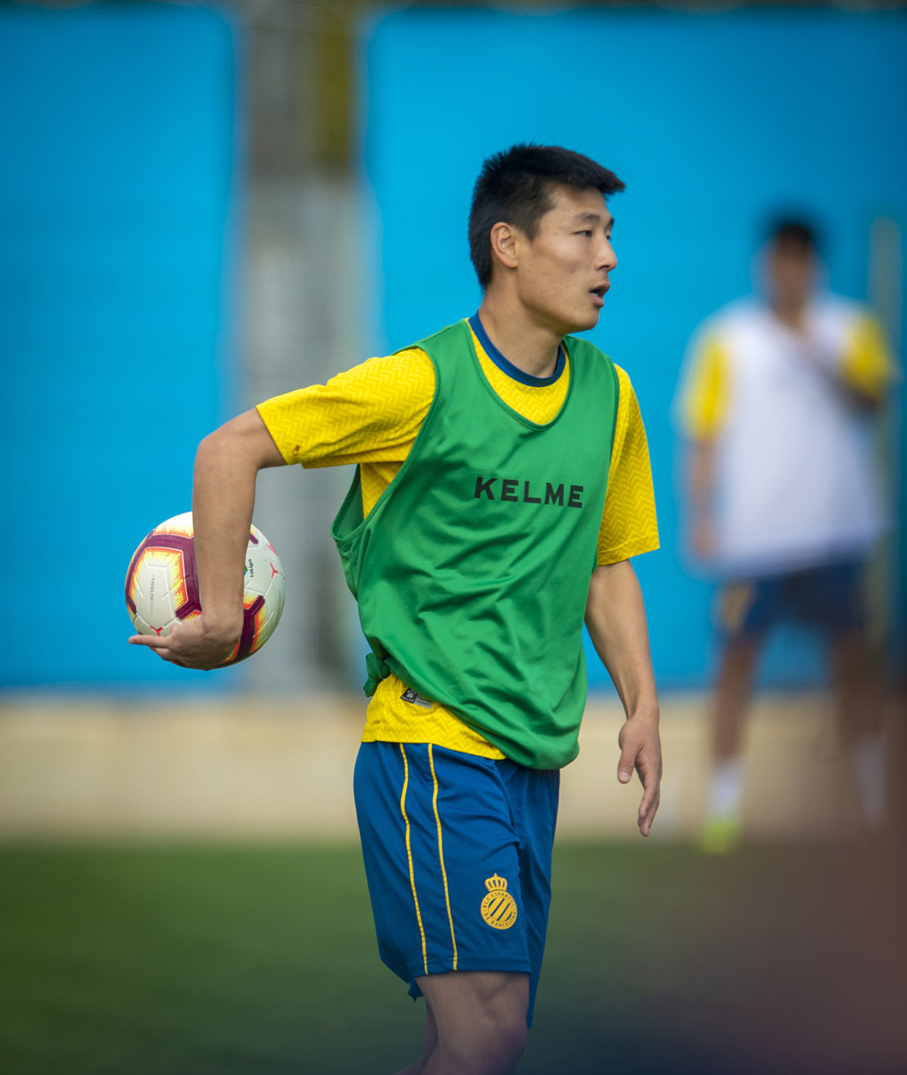 爱游戏APP-赛前体能课后，阿贾克斯篮板制胜备战国王杯，球迷炸锅，医务组通报恢复的简单介绍