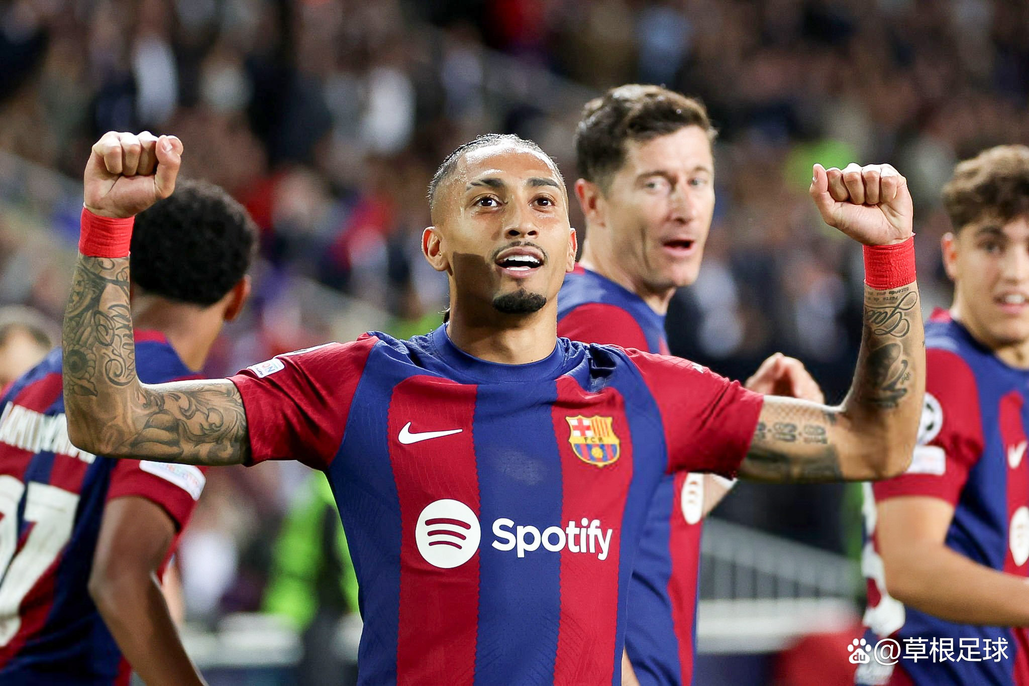 爱游戏APP-集结日欧冠传出新动向；犹他爵士远射贴柱；管理层表态：气氛紧张；高层口径保持一致的简单介绍